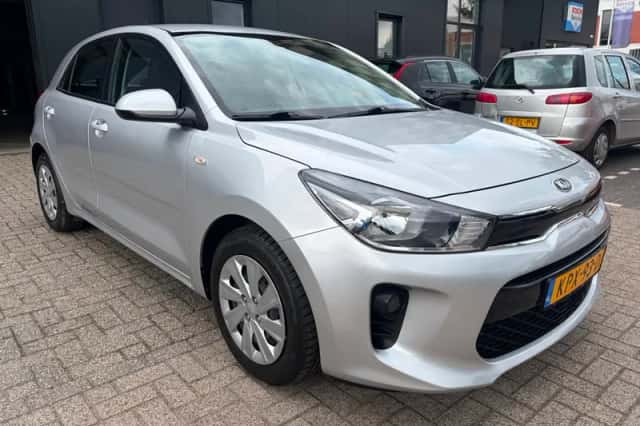 Kia Rio (2018) thumbnail 4