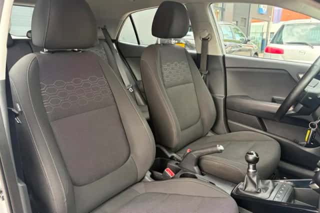 Kia Rio (2018) thumbnail 6