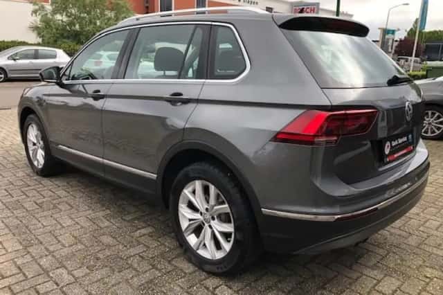 Volkswagen Tiguan (2016) thumbnail 2