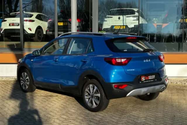 Kia Stonic (2023) thumbnail 2