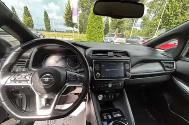 Nissan Leaf (2019) thumbnail 2