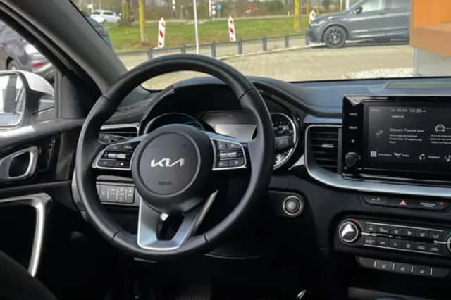 Kia XCeed (2024) thumbnail 2