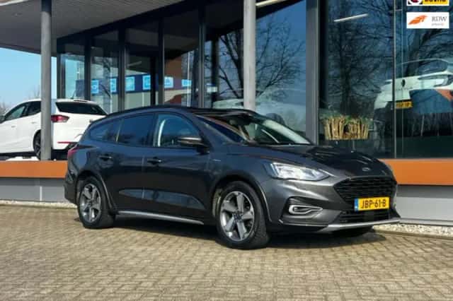 Ford Focus (2022) thumbnail 1