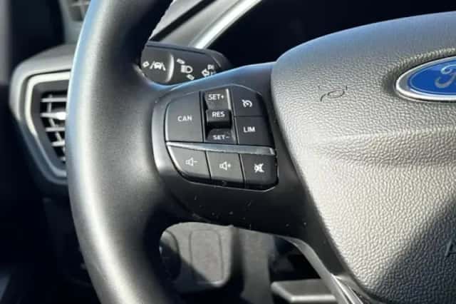 Ford Focus (2022) thumbnail 5