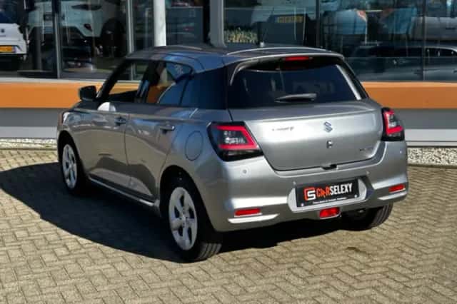 Suzuki Swift (2025) thumbnail 2