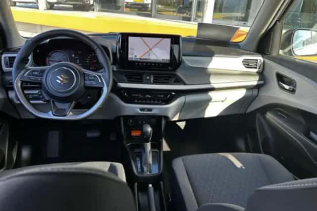 Suzuki Swift (2025) thumbnail 3