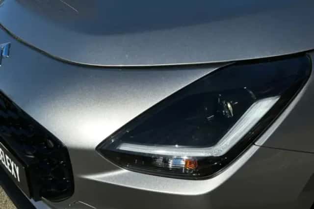 Suzuki Swift (2025) thumbnail 4