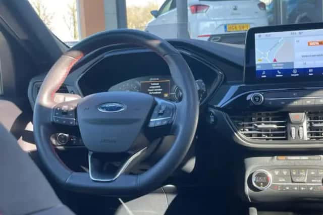 Ford Kuga (2022) thumbnail 2