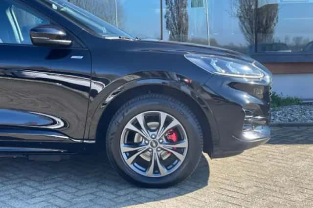 Ford Kuga (2022) thumbnail 4