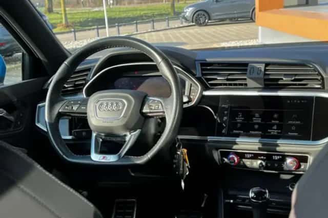 Audi Q3 (2021) thumbnail 2