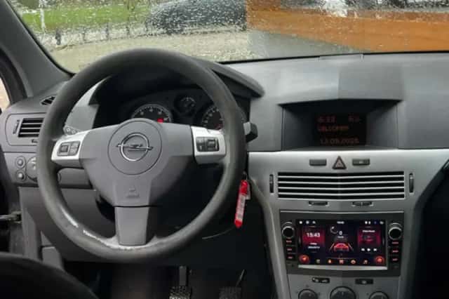 Opel Astra (2009) thumbnail 2