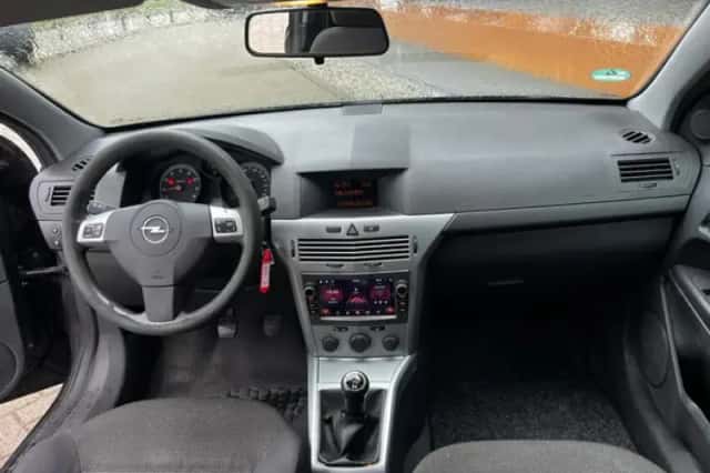 Opel Astra (2009) thumbnail 4