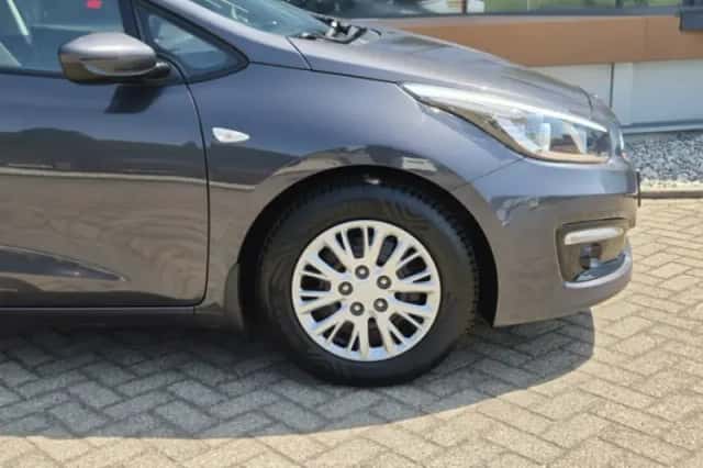 Kia Cee'd (2018) thumbnail 3