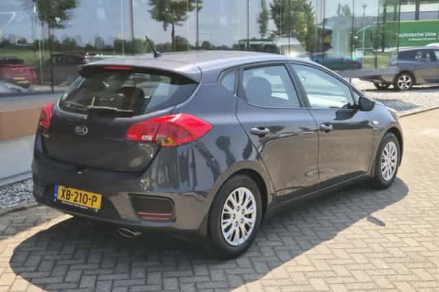 Kia Cee'd (2018) thumbnail 4