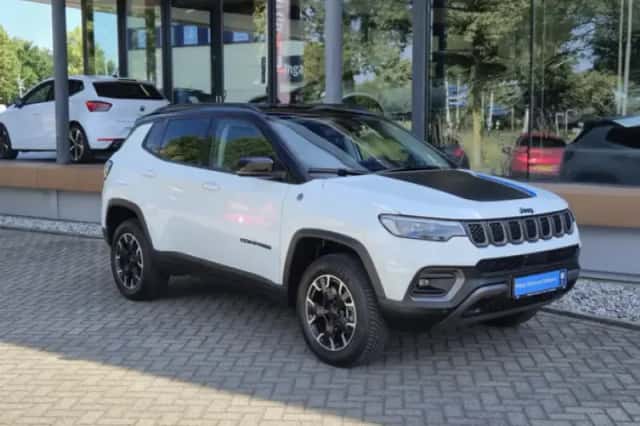 Jeep Compass (2024) thumbnail 1