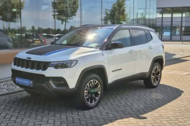 Jeep Compass (2024) thumbnail 2