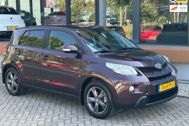 Toyota Urban (2010) thumbnail 1