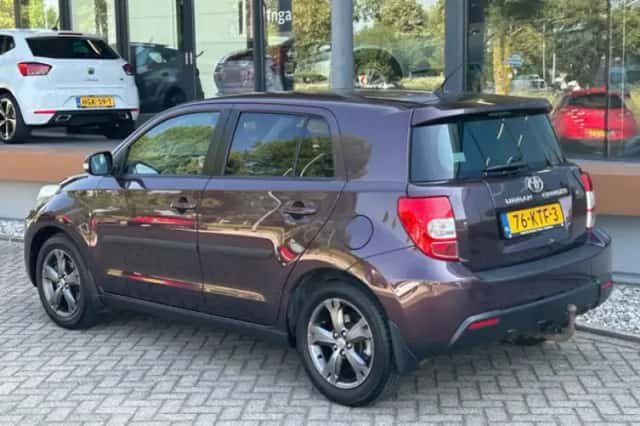 Toyota Urban (2010) thumbnail 3