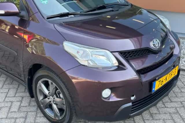 Toyota Urban (2010) thumbnail 4