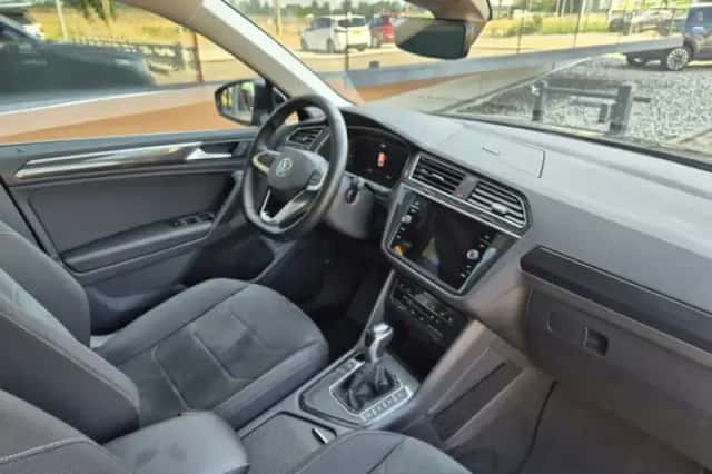 Volkswagen Tiguan (2023) thumbnail 2