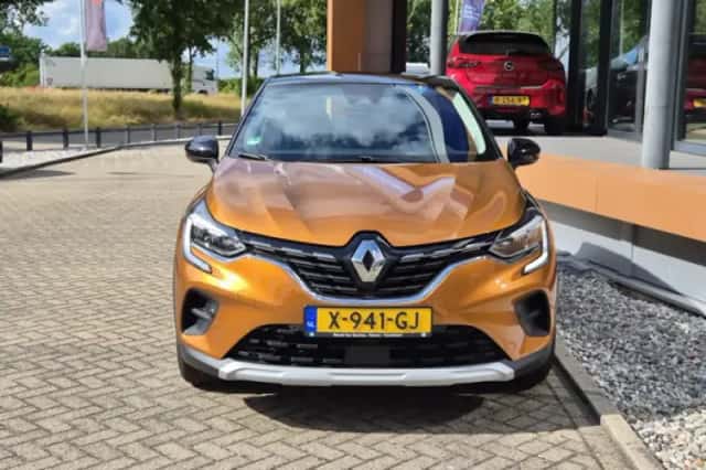 Renault Captur (2020) thumbnail 2