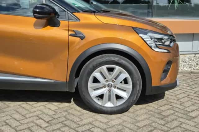 Renault Captur (2020) thumbnail 3