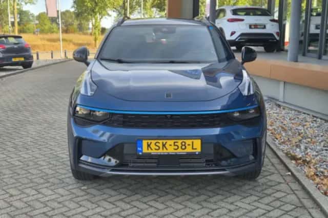 Lynk & Co 01 (2023) thumbnail 2