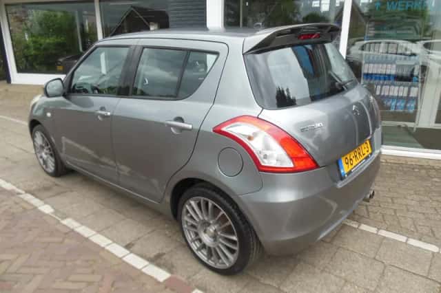 Suzuki Swift (2011) thumbnail 2