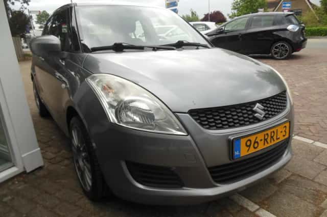 Suzuki Swift (2011) thumbnail 5