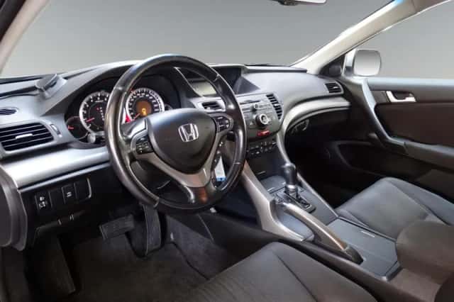 Honda Accord (2009) thumbnail 3