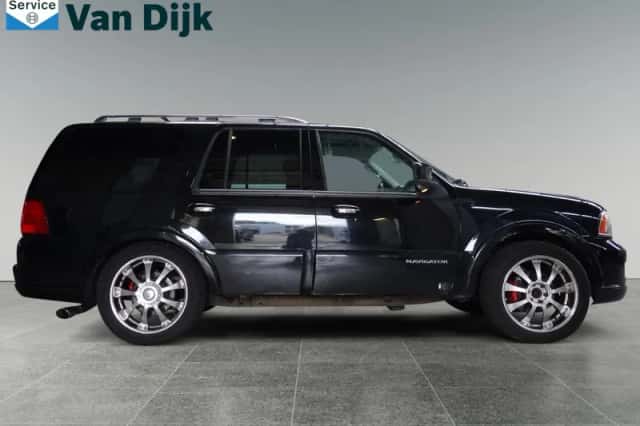 Lincoln Navigator (2005) thumbnail 2