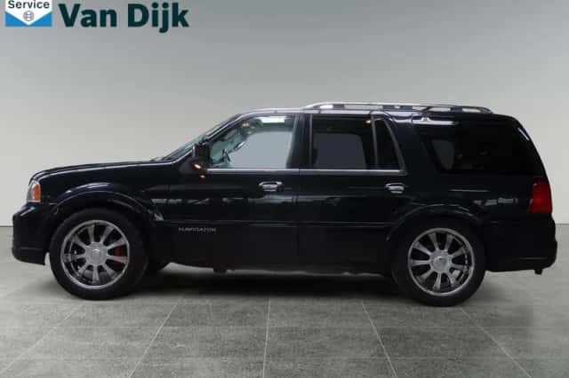 Lincoln Navigator (2005) thumbnail 5