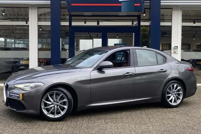 Alfa Romeo Giulia (2017) thumbnail 2
