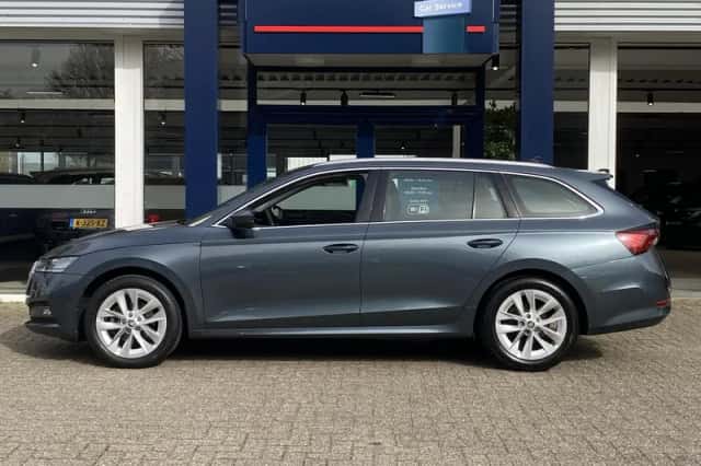 Škoda Octavia (2020) thumbnail 3