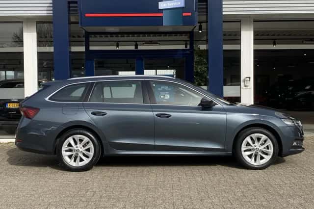 Škoda Octavia (2020) thumbnail 4