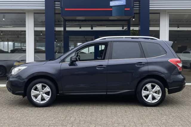 Subaru Forester (2015) thumbnail 3