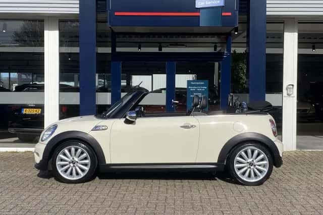 MINI Cabrio (2012) thumbnail 3