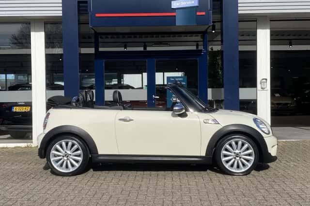 MINI Cabrio (2012) thumbnail 4