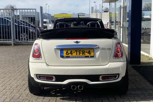 MINI Cabrio (2012) thumbnail 6