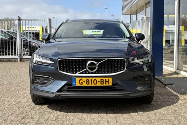Volvo V60 (2019) thumbnail 5