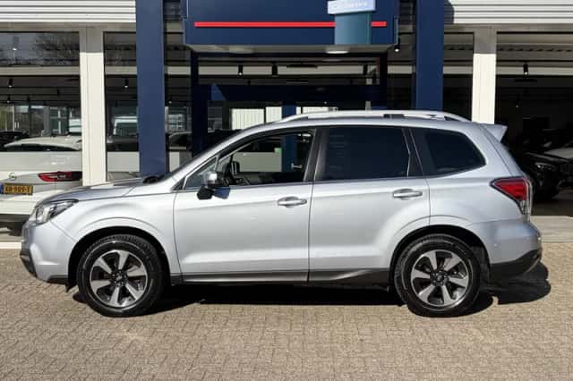 Subaru Forester (2017) thumbnail 3