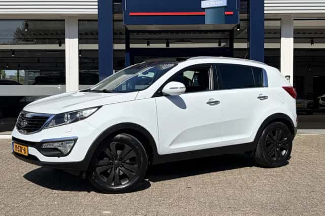 Kia Sportage (2012) thumbnail 2