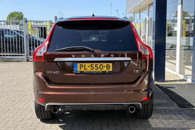 Volvo XC60 (2014) thumbnail 6