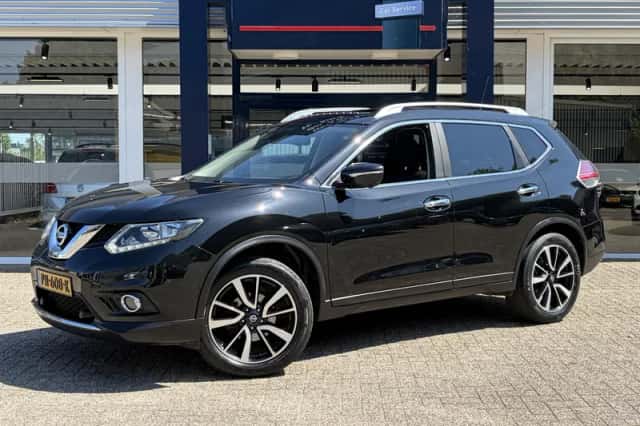 Nissan X-Trail (2017) thumbnail 2