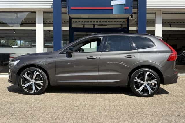 Volvo XC60 (2023) thumbnail 3