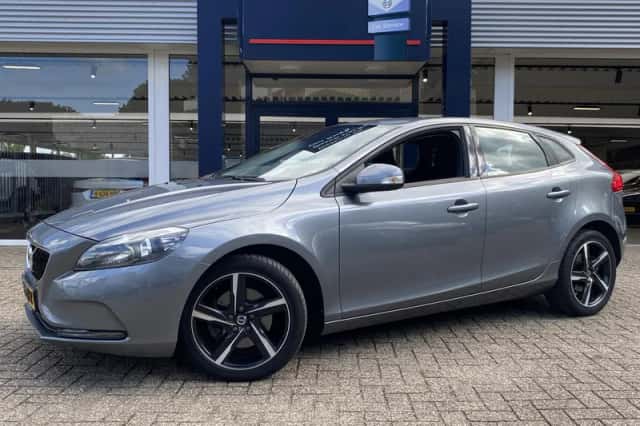 Volvo V40 (2016) thumbnail 2