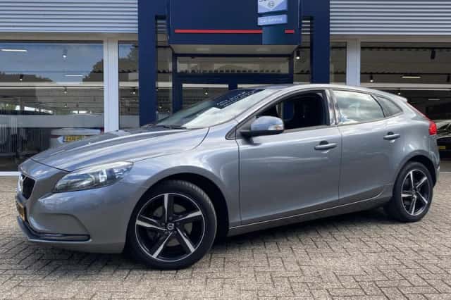 Volvo V40 (2016) thumbnail 3