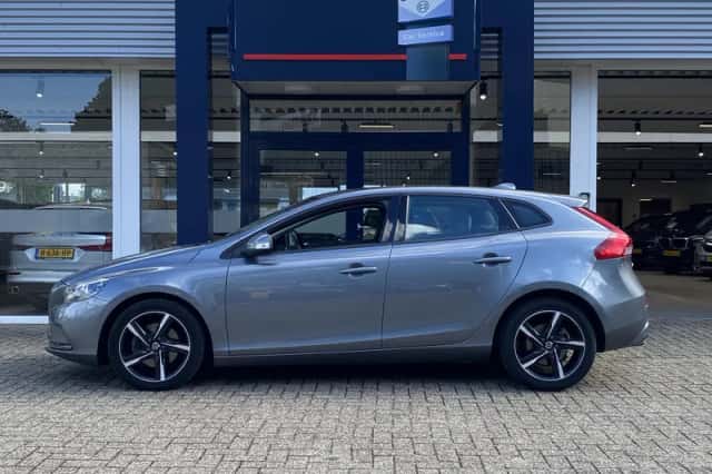 Volvo V40 (2016) thumbnail 4