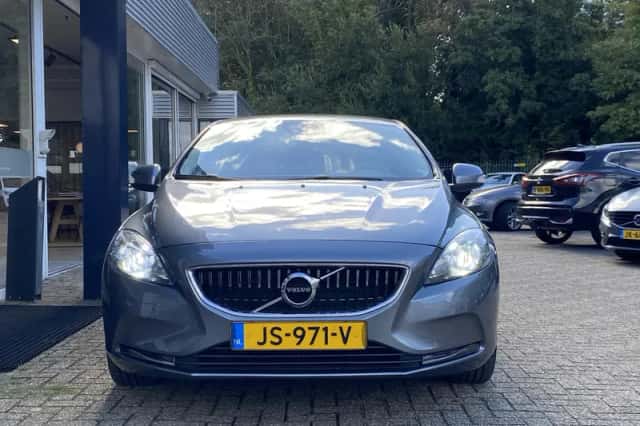 Volvo V40 (2016) thumbnail 6