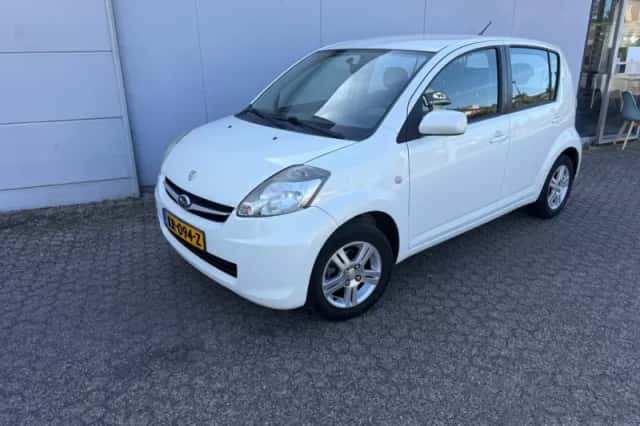 Subaru Justy (2011) thumbnail 1